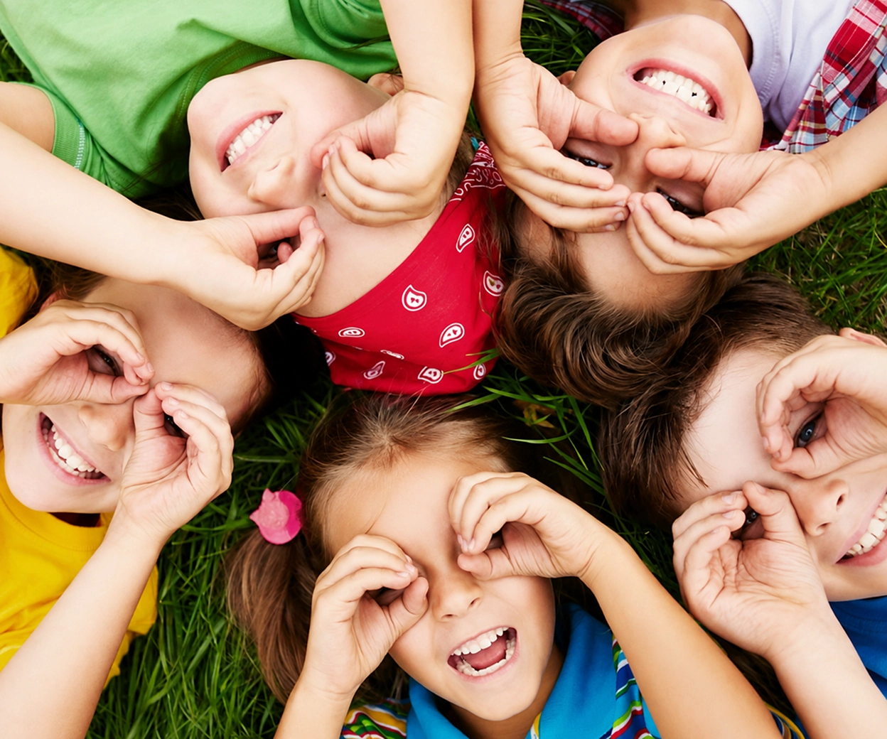 Niño sonriente — labor social de Fundación Torices