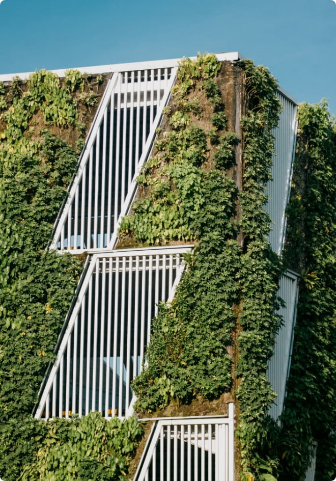 Fachada verde con vegetación